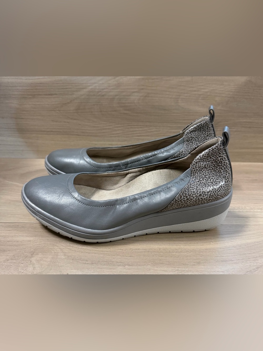 Vionic Jacey Minimalist Cheetah Leather Wedge Shoes Women 7 Comfortable Gray